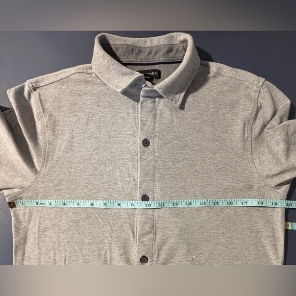 Men's Gray Button Down Shirt Size Medium. Banana Republic. SKU 23 - Picture 8 of 8